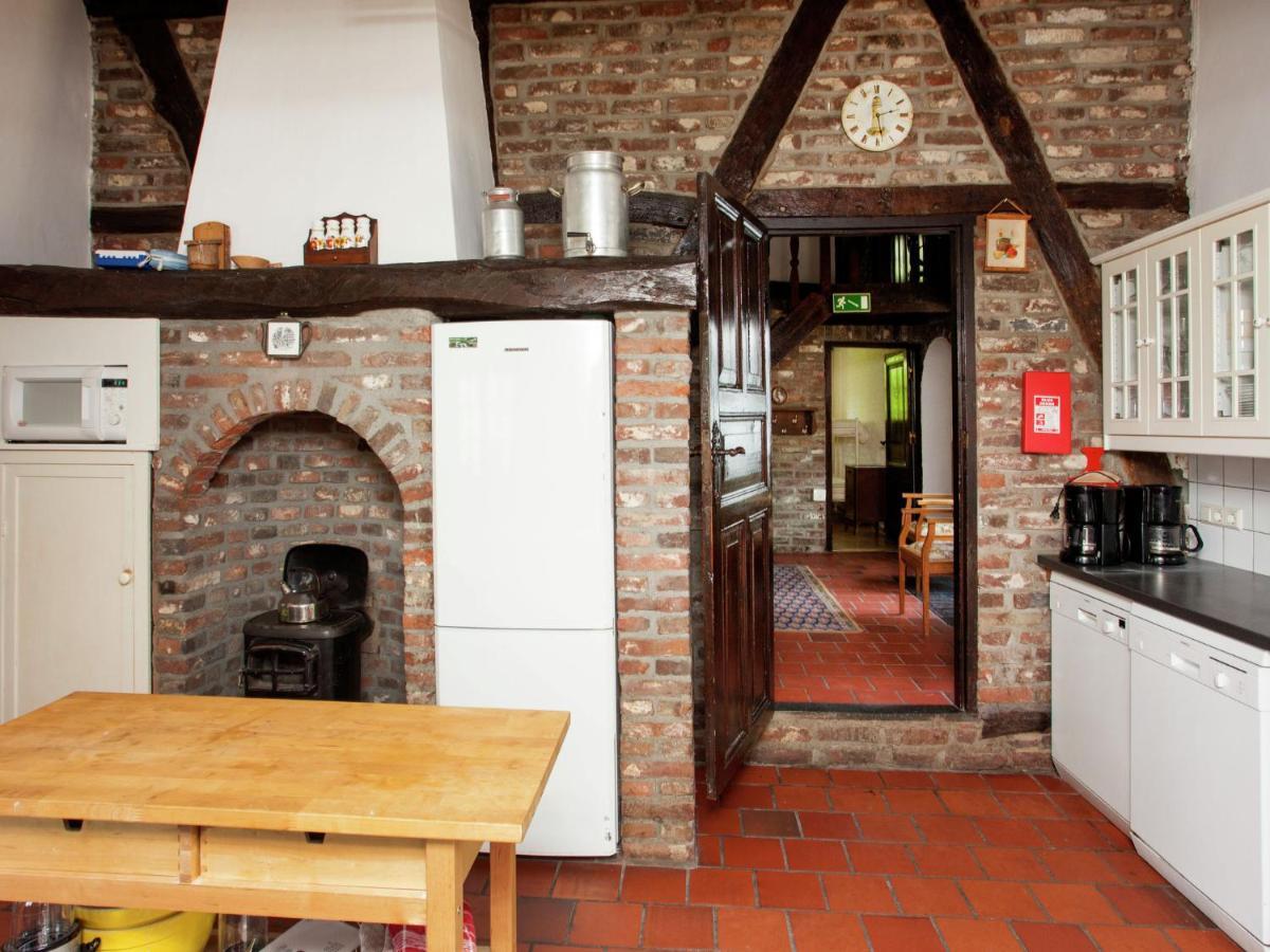 Magnificent Farmhouse In Sint Joost エクステリア 写真