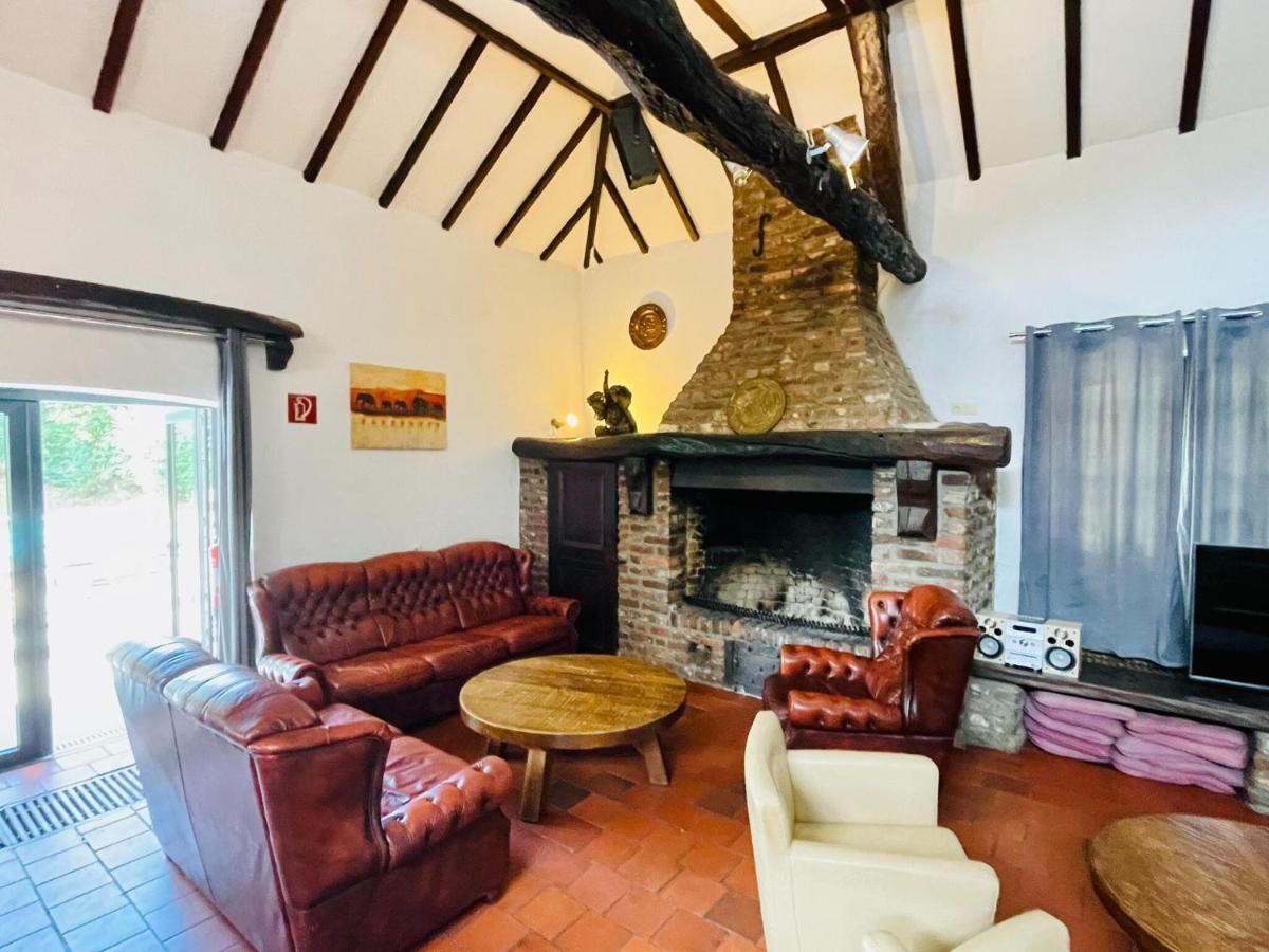 Magnificent Farmhouse In Sint Joost エクステリア 写真