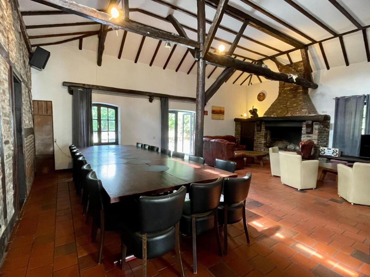 Magnificent Farmhouse In Sint Joost エクステリア 写真
