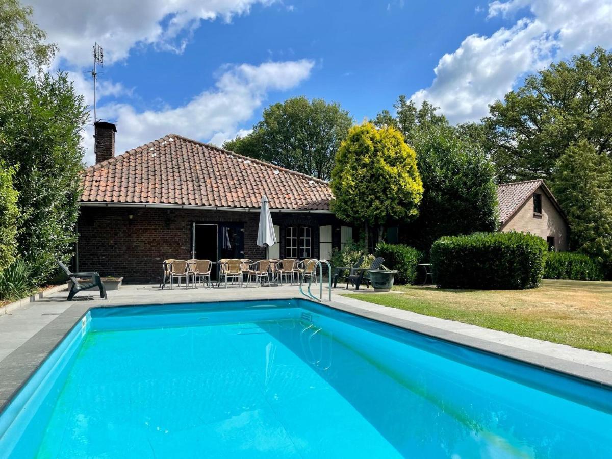 Magnificent Farmhouse In Sint Joost エクステリア 写真