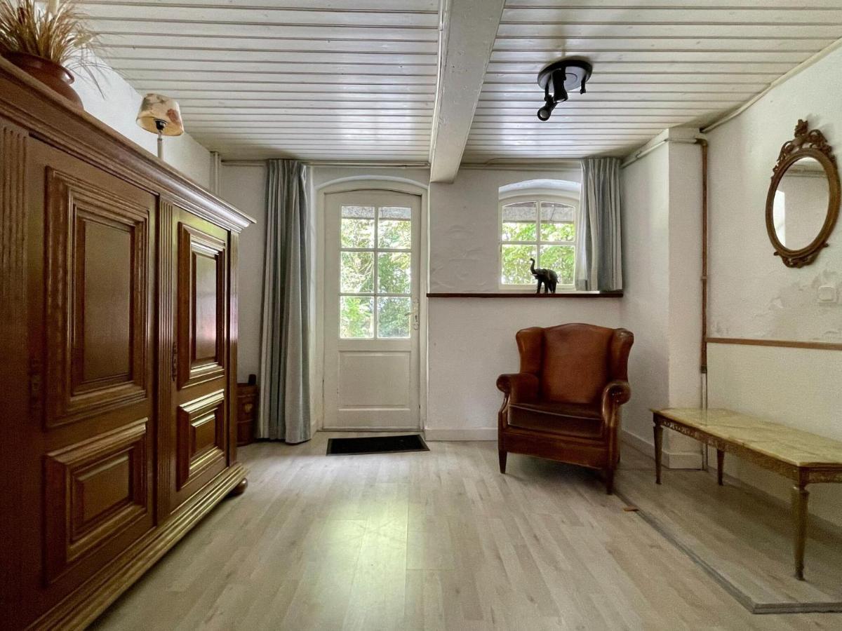 Magnificent Farmhouse In Sint Joost エクステリア 写真
